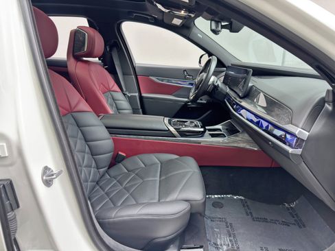Used 2023 BMW 740i RWD image 16
