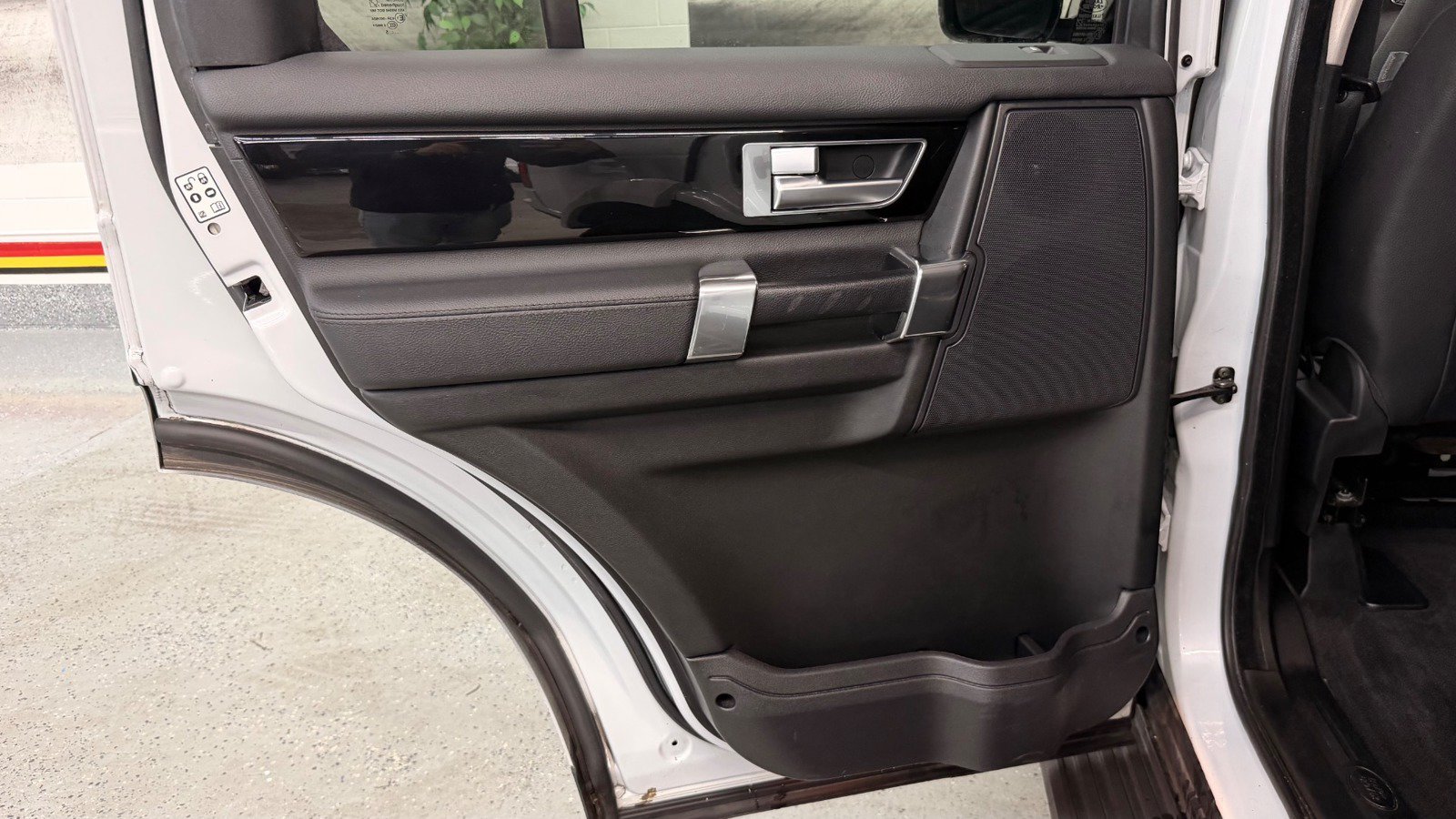 Used 2016 Land Rover LR4 HSE AWD/4WD image 21