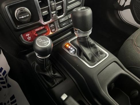 Used 2025 Jeep Wrangler Unlimited Rubicon AWD/4WD image 35