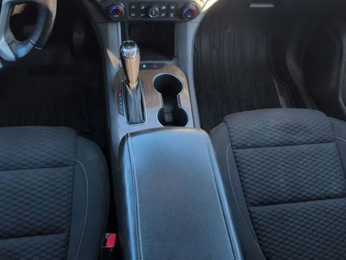 Used 2019 GMC Acadia SLE FWD image 28