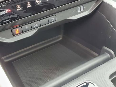 New 2026 Jeep Cherokee Limited image 17