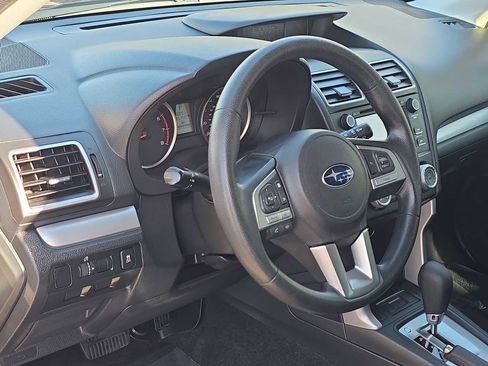 Used 2018 Subaru Forester 2.5i image 2