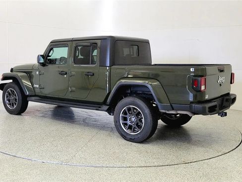 Used 2023 Jeep Gladiator Overland w/ Cold Weather Group AWD/4WD image 6