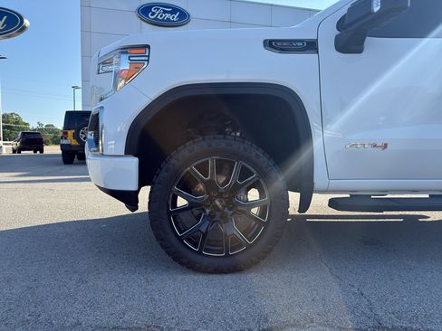 Used 2020 GMC Sierra 1500 AT4 w/ AT4 Premium Package AWD/4WD image 9