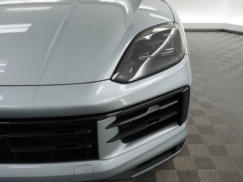 Certified 2026 Porsche Cayenne AWD/4WD image 13