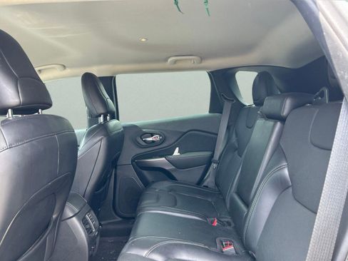 Certified 2021 Jeep Cherokee Latitude Lux w/ Comfort/Convenience Group FWD image 11