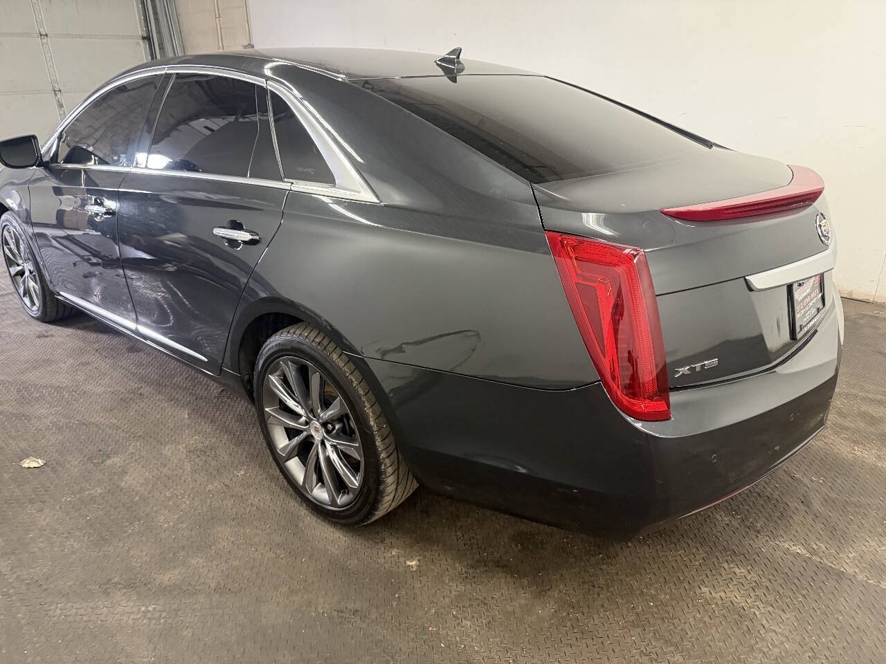 Used 2013 Cadillac XTS FWD image 4