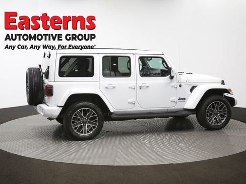 Used 2022 Jeep Wrangler Unlimited Sahara image 45
