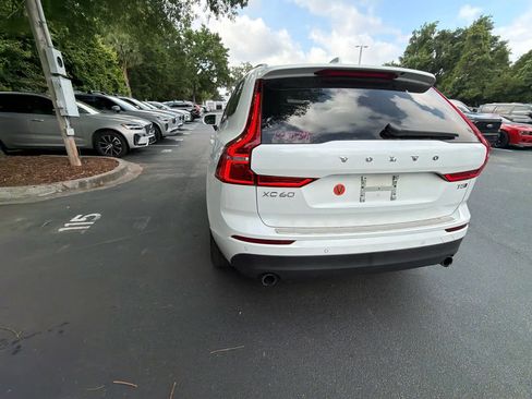 Used 2021 Volvo XC60 T5 Momentum AWD/4WD image 15