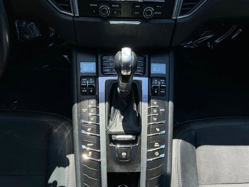 Used 2015 Porsche Macan S AWD/4WD image 26