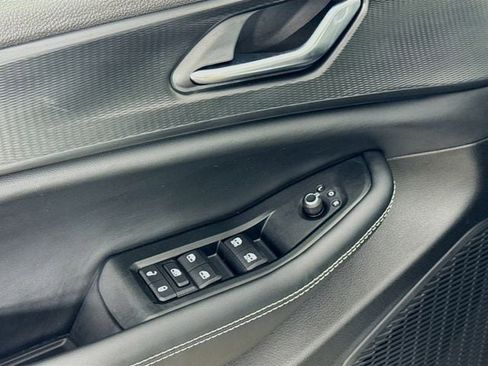 New 2025 Jeep Grand Cherokee Altitude image 20