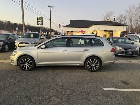 Used 2016 Volkswagen Golf Limited Edition FWD image 10