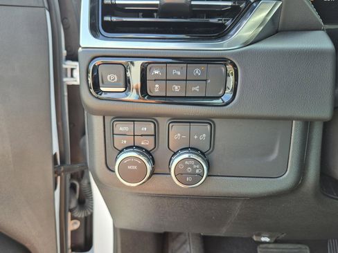 Used 2025 GMC Yukon XL Denali AWD/4WD image 31