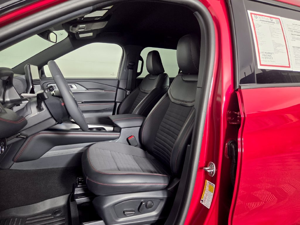 Used 2026 Ford Explorer ST-Line w/ ST-Line Street Pack RWD image 9