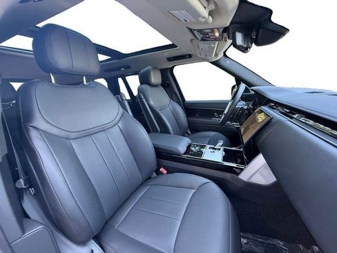 Certified 2025 Land Rover Range Rover SE AWD/4WD image 16