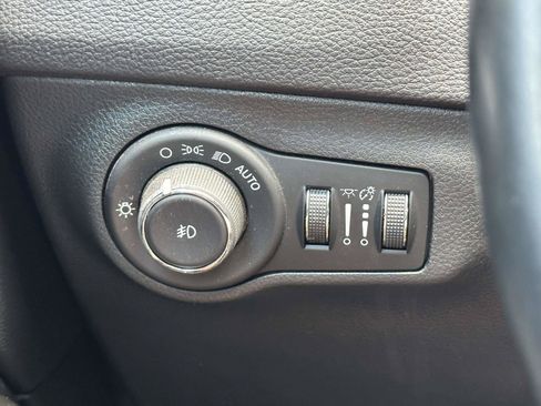 Used 2018 Jeep Compass Latitude AWD/4WD image 23