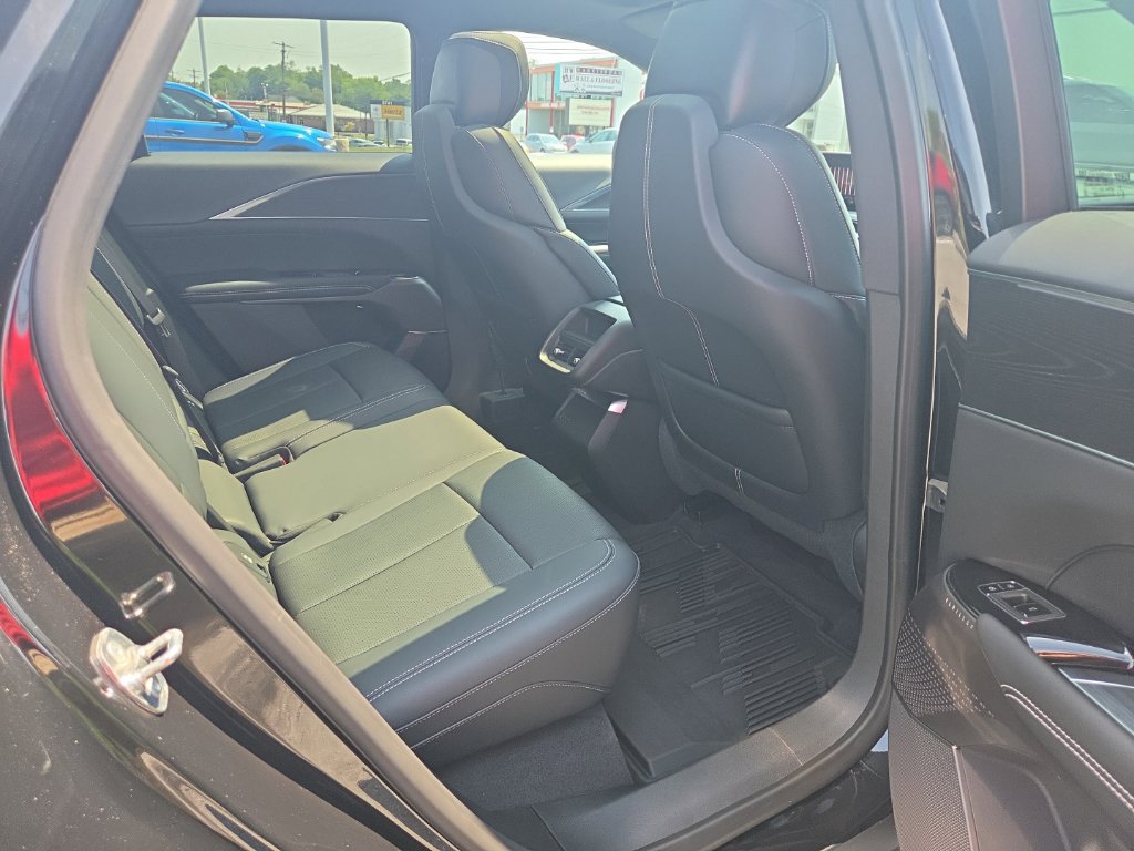 Used 2024 Cadillac Lyriq Luxury AWD/4WD image 19