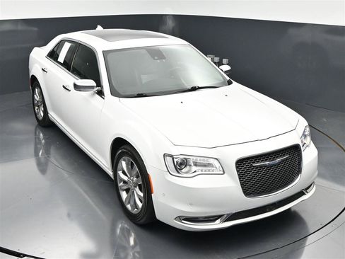 Used 2017 Chrysler 300 C w/ Safetytec Plus Group AWD/4WD image 20