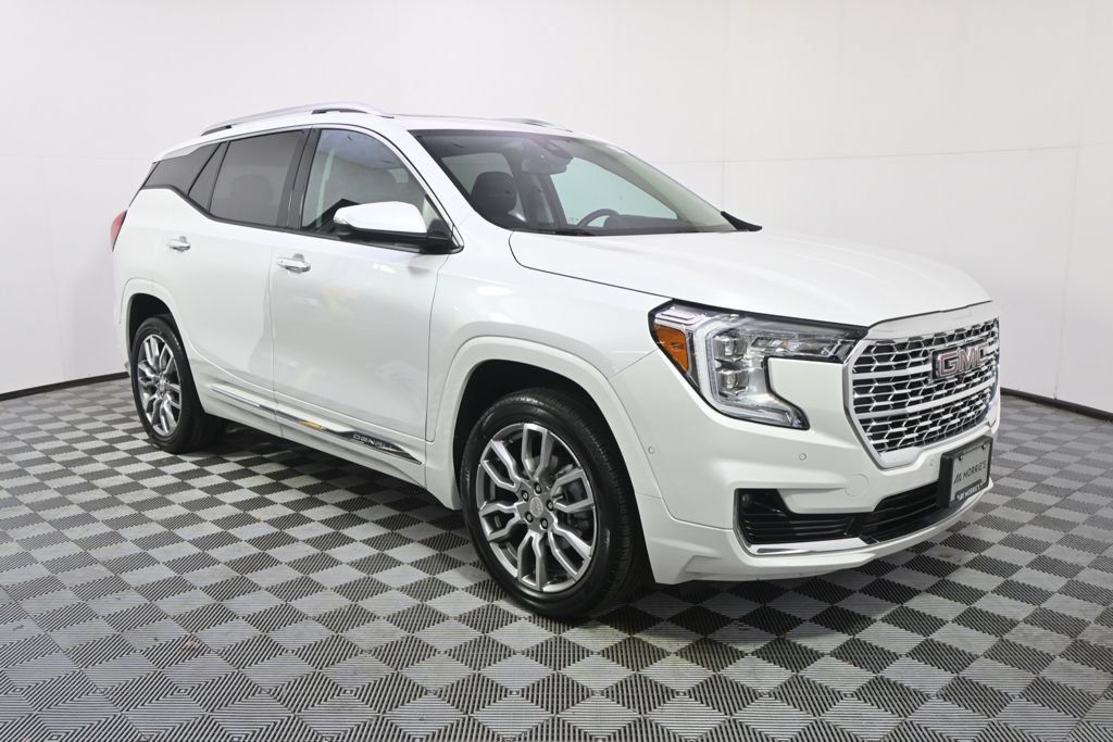 Used 2023 GMC Terrain Denali w/ Denali Premium Package AWD/4WD image 8
