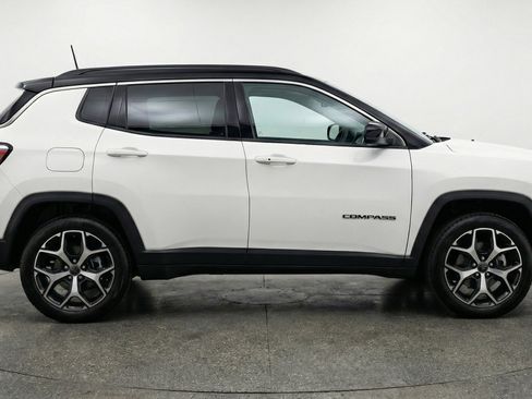 Used 2025 Jeep Compass Limited AWD/4WD image 8