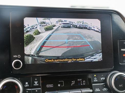 Used 2024 Toyota Highlander LE image 36