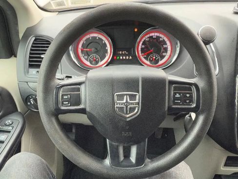 Used 2018 Dodge Grand Caravan SE image 10