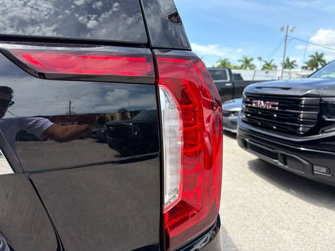 Used 2023 GMC Yukon SLT AWD/4WD image 14