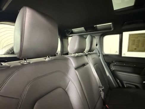 Used 2025 Land Rover Defender 110 X-Dynamic SE AWD/4WD image 28