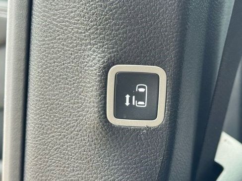 New 2026 Chrysler Pacifica Limited image 5