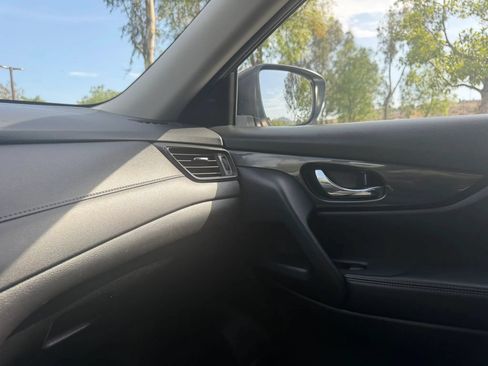 Used 2019 Nissan Rogue SV FWD image 26