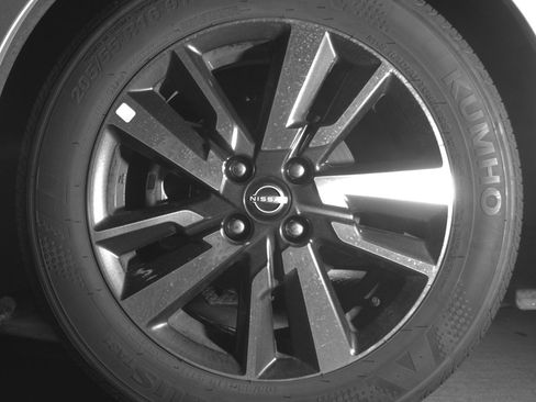 Used 2025 Nissan Versa SV FWD image 12
