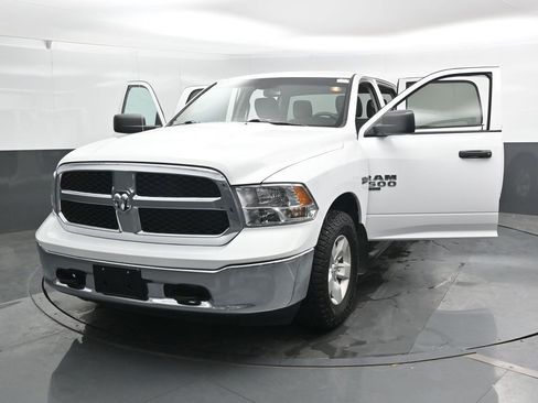 Used 2022 RAM 1500 Classic SLT AWD/4WD image 46
