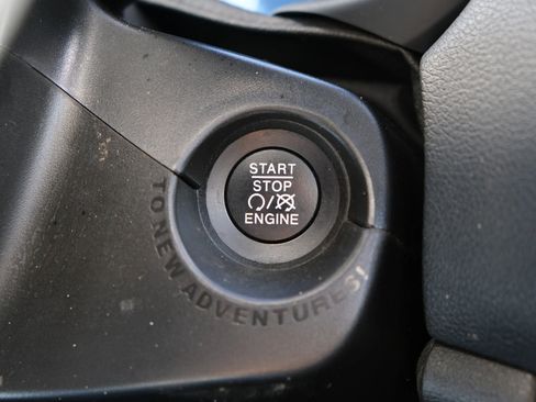 Used 2019 Jeep Renegade Trailhawk AWD/4WD image 45
