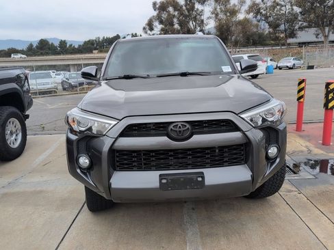 Used 2017 Toyota 4Runner SR5 RWD image 2