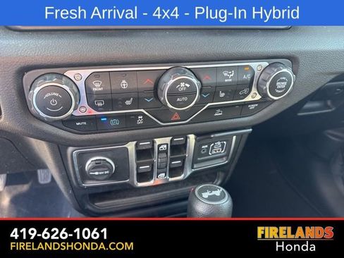 Used 2024 Jeep Wrangler Unlimited w/ Convenience Group AWD/4WD image 26