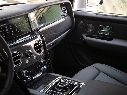 Certified 2026 Rolls-Royce Cullinan Black Badge AWD/4WD image 24