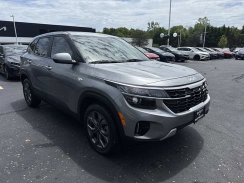 Used 2024 Kia Seltos LX AWD/4WD image 11