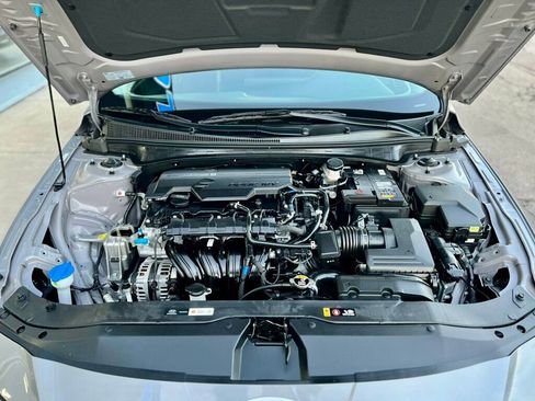 Used 2025 Hyundai Elantra SEL image 9