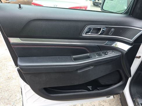 Used 2017 Ford Explorer Sport image 8