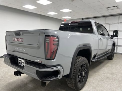 Used 2025 GMC Sierra 2500 AT4 w/ AT4 Premium Plus Package image 10