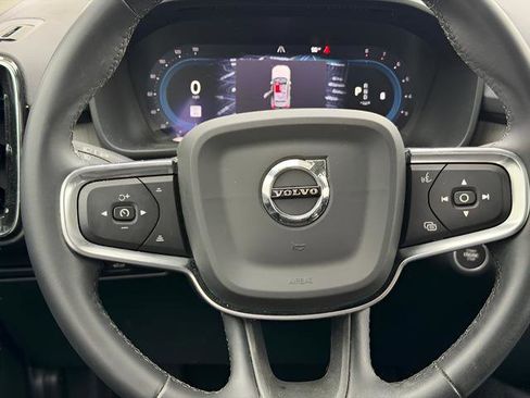 Used 2024 Volvo XC40 B5 Plus image 8