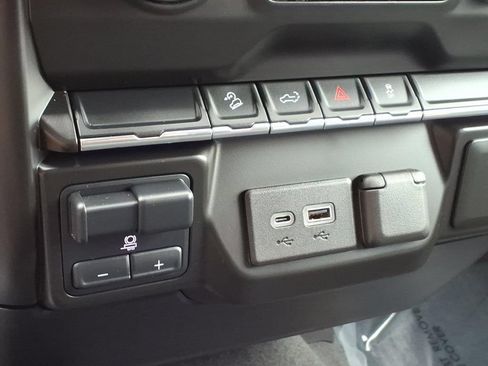 Used 2021 Chevrolet Silverado 1500 Custom Trail Boss AWD/4WD image 20