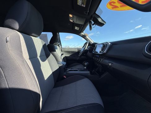 Used 2022 Toyota Tacoma TRD Sport image 36