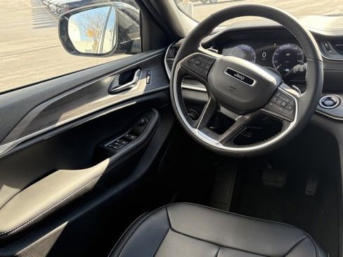 New 2025 Jeep Grand Cherokee L Limited image 37