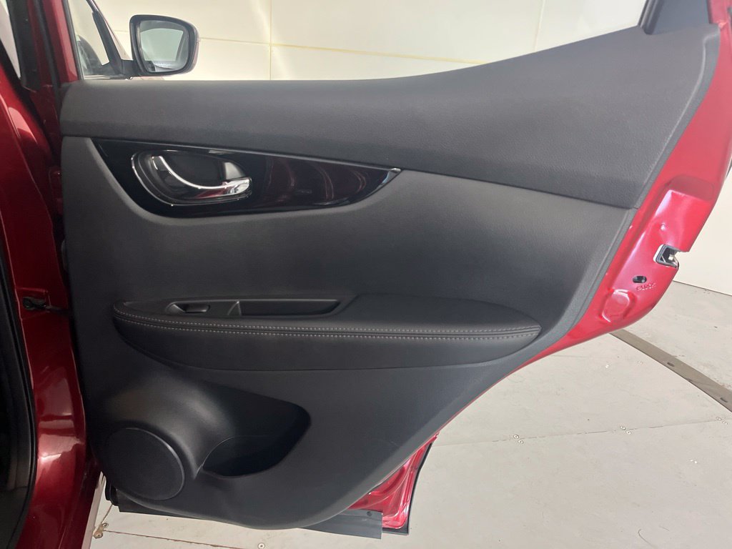 Used 2022 Nissan Rogue Sport SV AWD/4WD image 29
