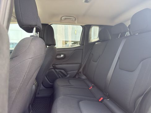 Used 2023 Jeep Renegade Latitude AWD/4WD image 13