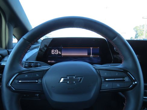 Used 2024 Chevrolet Equinox EV RS image 17