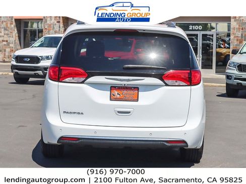 Used 2018 Chrysler Pacifica Touring-L Plus image 3