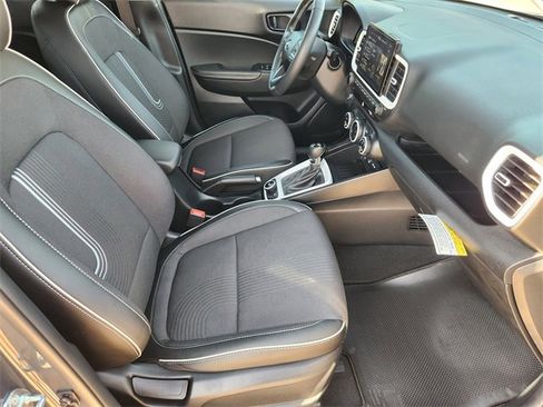 Used 2025 Hyundai Venue Limited image 14