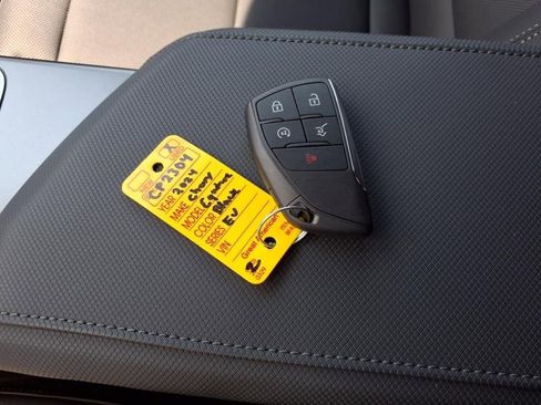 Used 2024 Chevrolet Equinox EV RS FWD image 21